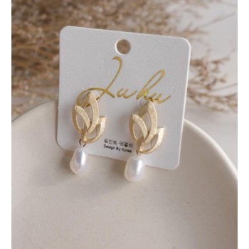 AOMU New Design Matte Metal Gold Love Heart Triangle Geometric Irregular Natural Freshwater Pearl Stud Earrings for Women