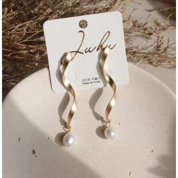 AOMU New Design Matte Metal Gold Love Heart Triangle Geometric Irregular Natural Freshwater Pearl Stud Earrings for Women