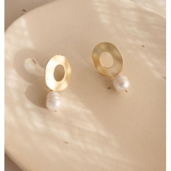 AOMU New Design Matte Metal Gold Love Heart Triangle Geometric Irregular Natural Freshwater Pearl Stud Earrings for Women