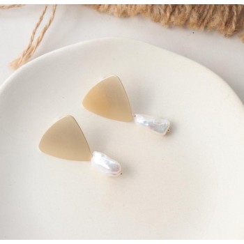AOMU New Design Matte Metal Gold Love Heart Triangle Geometric Irregular Natural Freshwater Pearl Stud Earrings for Women