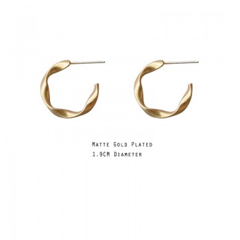 PerisBox 1.9cm Diameter Matte Gold Open Twisted Hoop Earrings for Women Geometric Circle Hoops Minimalist Metal Small Earrings