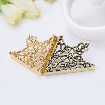 MISANANRYNE Fashion alloy brooch Hollow pattern collar angle Palace retro Triangle shirts collar pins women men Jewelry