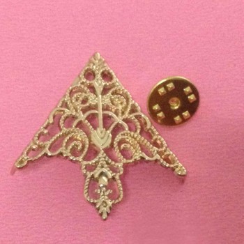 MISANANRYNE Fashion alloy brooch Hollow pattern collar angle Palace retro Triangle shirts collar pins women men Jewelry