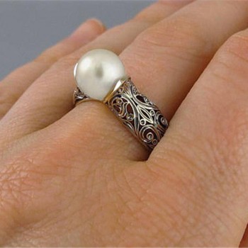 Modyle Gold Color Punk Vintage Flower Big Simulated Pearl Ring for Woman Dropshipping