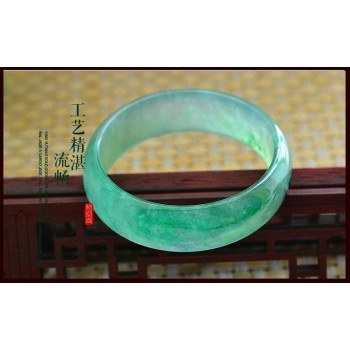 Myanmar ice through the floating green jade bracelet ice jade emerald light green jade bracelet
