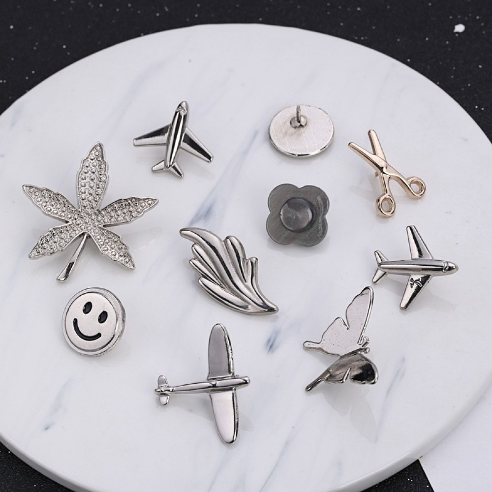 i-Remiel Maple Leaf Smiling Face Aircraft Brooch 2018 Mens Suit Lapel Pins Brooches Butterfly Jewelry Shirt Collar Accessories