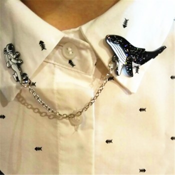 The new cosmic space whales cartoon badge xionghua metal alloy Clothing collar pin The astronaut drip brooch