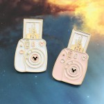 WEISHUOLI New Cute Camera Castle Fashion Enamel Adult Brooches Wholesale Cartoon Metal Women Brooch Pin
