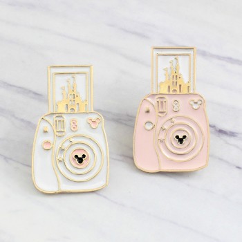 WEISHUOLI New Cute Camera Castle Fashion Enamel Adult Brooches Wholesale Cartoon Metal Women Brooch Pin
