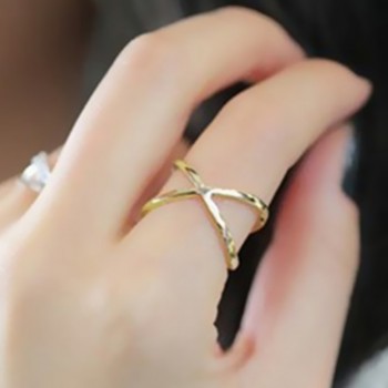 2019 fashion of the new X thermal model of finger gelenke women  surrounding three-dimensional hollow ring cross hot fashion in
