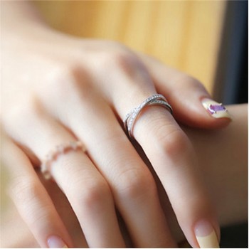 2019 fashion of the new X thermal model of finger gelenke women  surrounding three-dimensional hollow ring cross hot fashion in