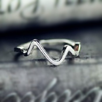 2019 fashion of the new X thermal model of finger gelenke women  surrounding three-dimensional hollow ring cross hot fashion in