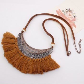2018 New Alloy Crescent Moon Pendant Necklace Fashion Bohemia Colorful Tassels Sweater Chain Necklace Woman Accessories