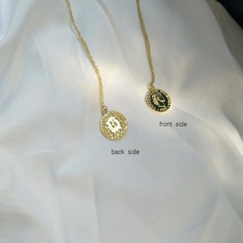 Perisbox Gold Silver Color Round Coin Pendant Necklace for Women Simple Portrait Charm Necklace Dainty Layering Necklaces Gifts