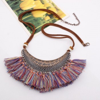 2018 New Alloy Crescent Moon Pendant Necklace Fashion Bohemia Colorful Tassels Sweater Chain Necklace Woman Accessories