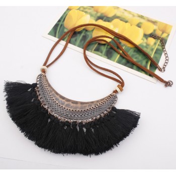 2018 New Alloy Crescent Moon Pendant Necklace Fashion Bohemia Colorful Tassels Sweater Chain Necklace Woman Accessories