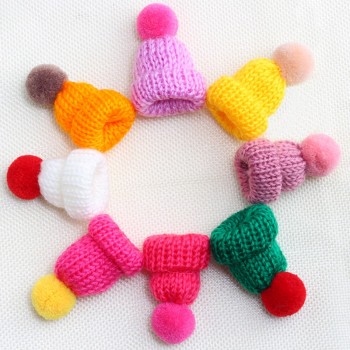 Colorful Mini Hat Brooches Sweater Collar Fashion Cute Brooch for Women And Kids Knitted Hairball Badges Pins Clothes Jewelry