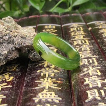 Need male and female models natural green agate jade ring finger ring authentic chalcedony plants into thin strips
