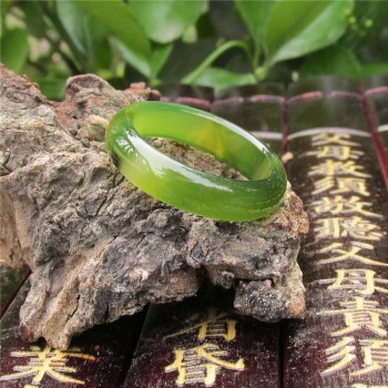 Need male and female models natural green agate jade ring finger ring authentic chalcedony plants into thin strips