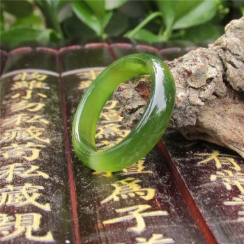 Need male and female models natural green agate jade ring finger ring authentic chalcedony plants into thin strips