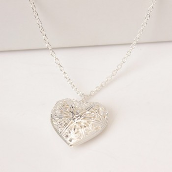 2018 New Creative Heart Shape Hollowed Photo Secret Medallion Necklace Alloy Pendant Necklace Set Friends Couples Gifts Jewelry