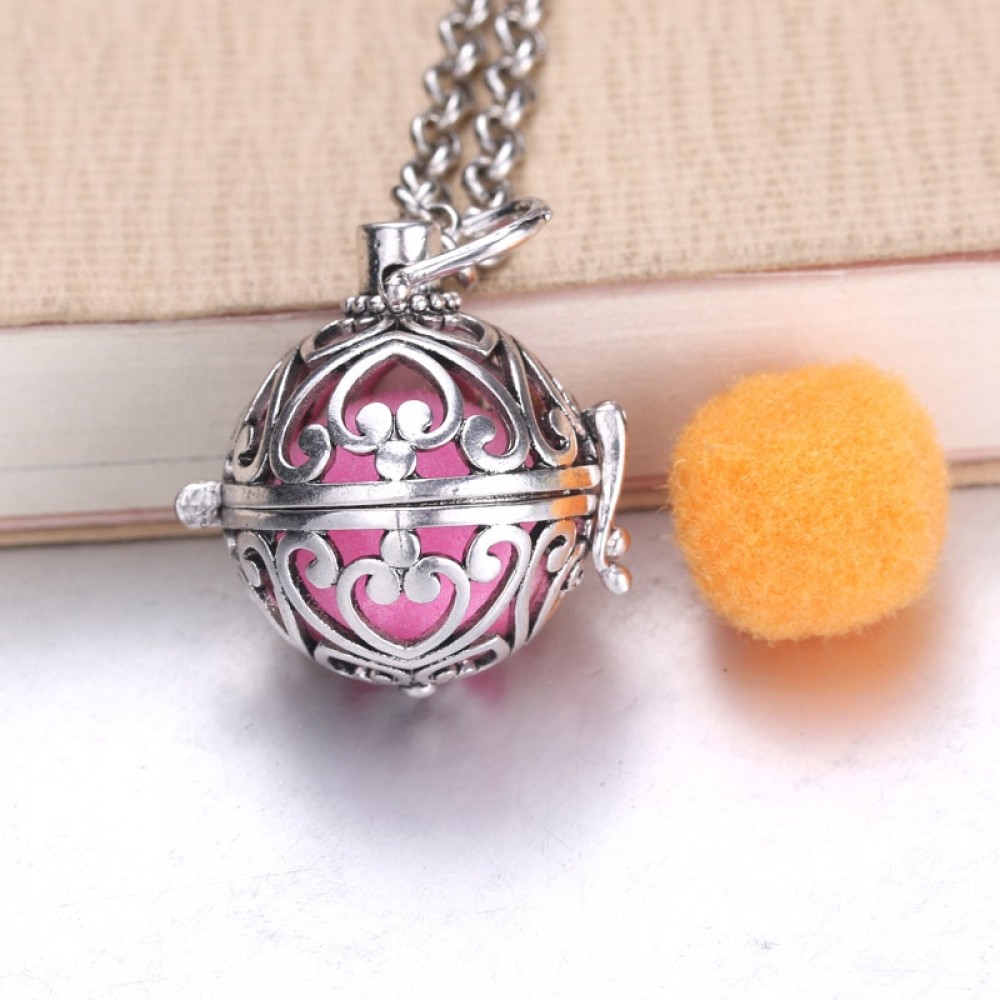 4 Colors Aroma Diffuser Necklace Vintage Lockets Pendant Perfume Essential Oil Aromatherapy Necklace With Pads 041024