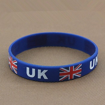 2pcs UK Flag Sport Silicone Wrist Band Football Fans Wristband Mens Hologram Bracelet Bangle Souvenir Gift Accessories 2018