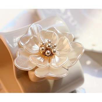 Rinhoo Camellia Flower Brooch pins plant Brooches For women Dressing Decoration Fashion Beautiful Jewelry Modern Girl Gift