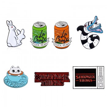 Beetlejuice ! Reptile Snake Strange Thing FR2 White Rabbits Coffee Cup Cat La Can Drink Animal Hard Enamel Brooches Pin